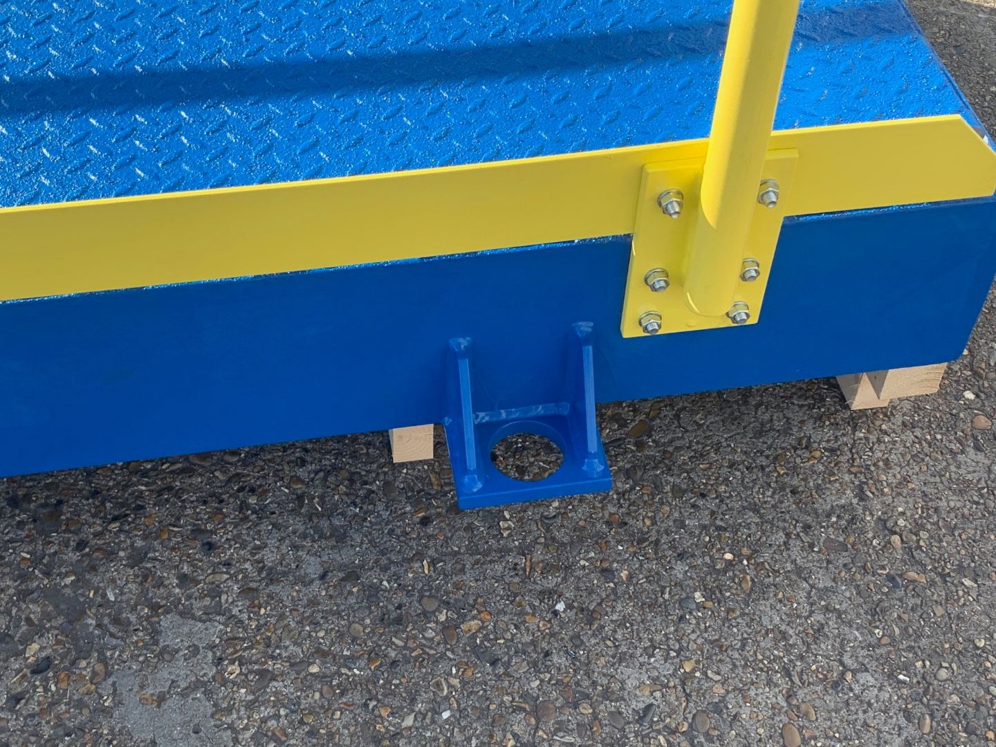 Bedacht, ontworpen en gefabriceerd bordes